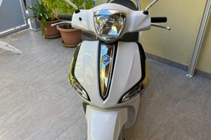 Liberty 150 ABS bianco