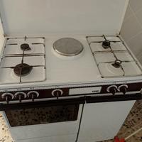 2 poutage e una cucina a gas 