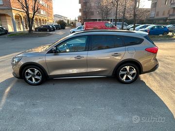 Ford focus active sw
