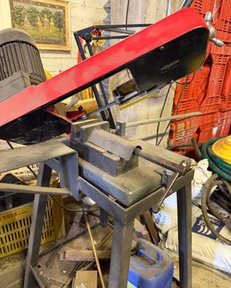 Sega a nastro per metalli 230V con morsa