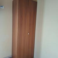 armadio a doppia anta battente