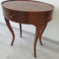 Tavolino in stile ovale