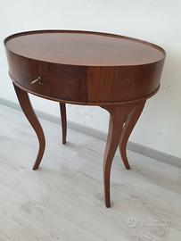 Tavolino in stile ovale