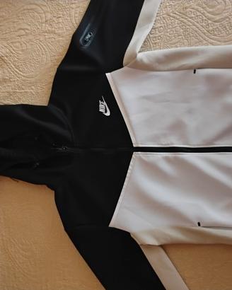 giacca Nike con cerniera misura L ma veste anche M