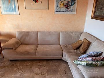 Divano a d'angolo, come nuovo 