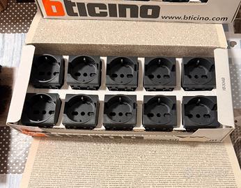 Bticino Living Light L4140/16 “ 10 schuko”