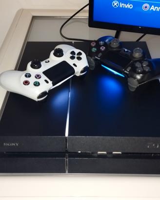 PlayStation 4 con 2 joystick + 3 giochi
