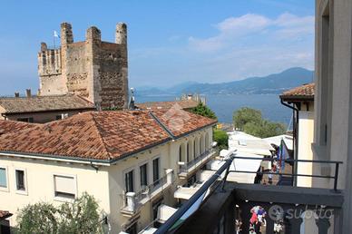 CASA INDIPENDENTE A TORRI DEL BENACO