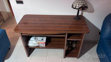 Scrivania in legno