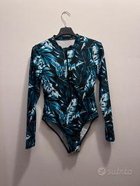 Muta e maglietta in lycra per surf