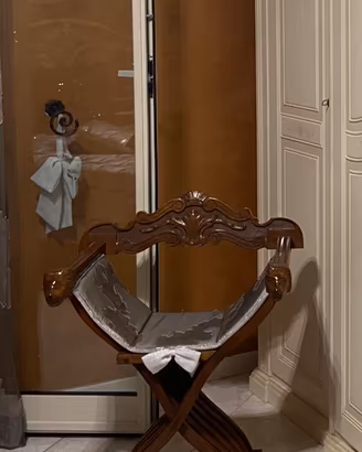Poltona  in legno da arredamento