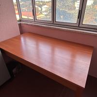 Tavolo in legno in buono stato