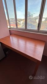 Tavolo in legno in buono stato