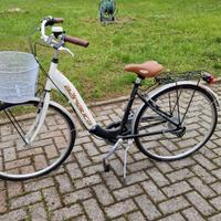 Bici donna con cestino