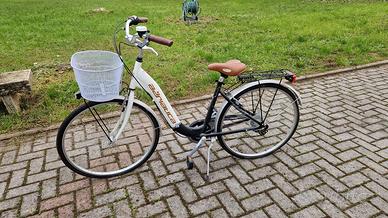 Bici donna con cestino