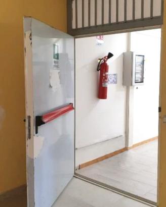 Frattaminore: Laboratorio artigianale nel 'condomi