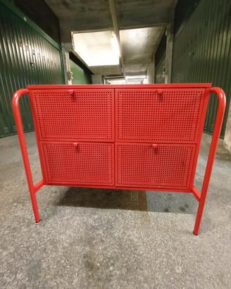 mobiletto in metallo colore rosso