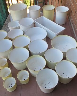 Lotto: 24 vasi di plastica BIANCHI 10-26 cm
