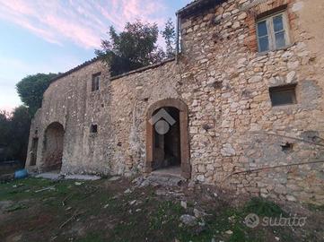 CASA DI CORTE A VEROLI