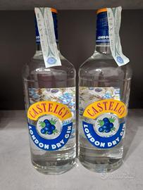 due bottiglie di gin dry london 