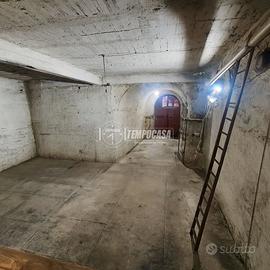 Locale deposito/rimessa con piano interrato - 181