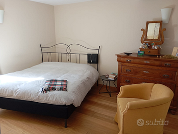 Stanza privata con uso degli spazi comuni