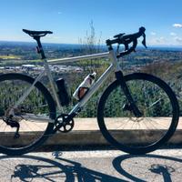 Bici corsa + Bici gravel + Ricambi - Svuoto box
