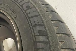 Pneumatici auto estivi con cerchioni in ferro