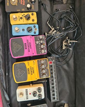 pedaliera e borsa chitarra