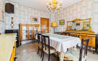 Elegante 3 locali ristrutturato al 7° piano con ba