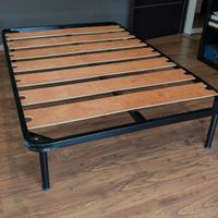 Struttura letto con doghe in legno