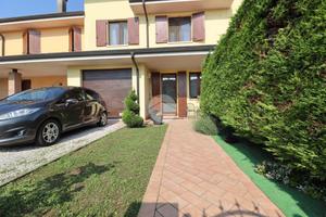 VILLA A SCHIERA A CASTELBELFORTE