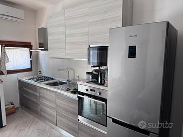 Cucina completa di elettrodomestici