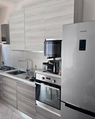 Cucina completa di elettrodomestici