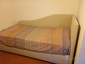 Letto singolo con testata