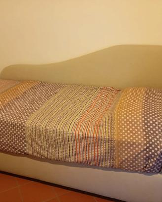 Letto singolo con testata