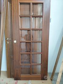 porta in legno scorrevole a vetri