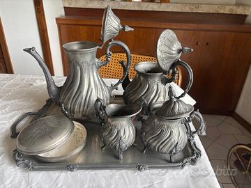 Servizio da tè in PELTRO BATTUTO A MANO