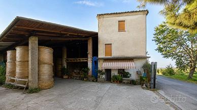 Casa indipendente di 383 m² con più di 5 locali e 