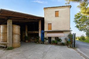 Casa indipendente di 383 m² con più di 5 locali e 