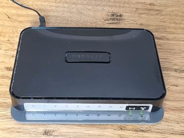 Modem Router Wi-Fi Netgear DGN2200v4