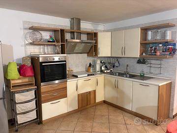 Cucina e tavolo