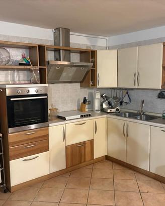 Cucina e tavolo