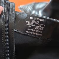 Scarpe tronchetto nero con borchie