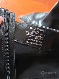 Scarpe tronchetto nero con borchie