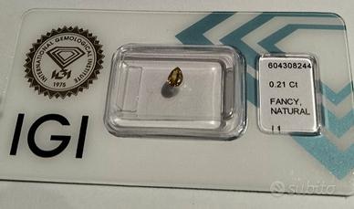 Diamante naturale ( pear modified brillant)