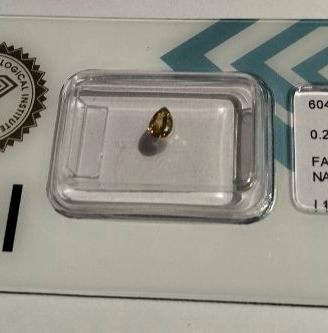 Diamante naturale ( pear modified brillant)
