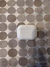 Apple AirPods Pro ricarica Lightning