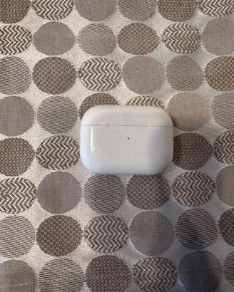 Apple AirPods Pro ricarica Lightning