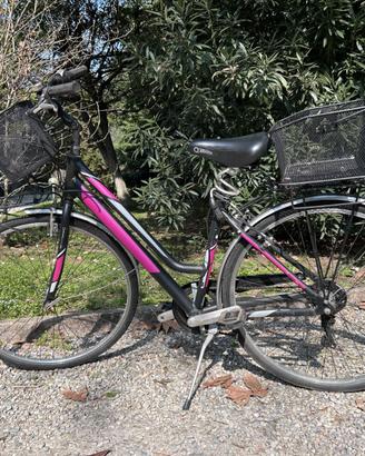 Bicicletta da città donna BRAVO – nero con dettagl